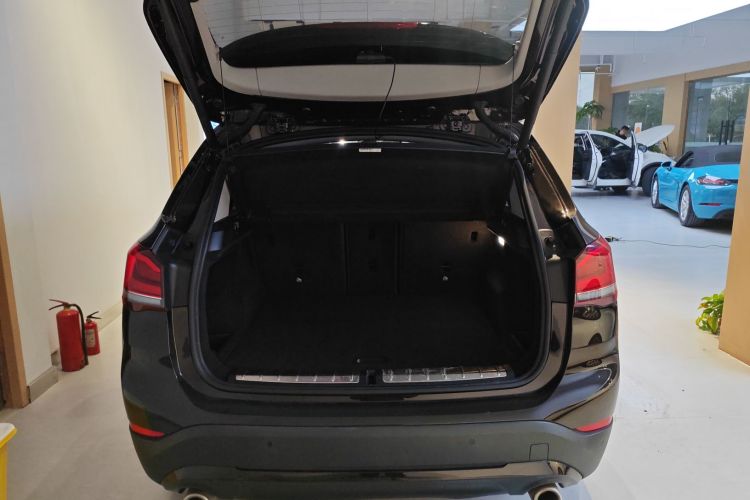 宝马X1 2021款 sDrive25Li 领先型机舱底盘23