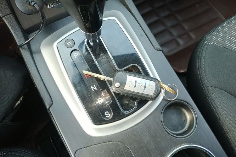 广汽传祺 传祺GS5 2014款 2.0L 自动两驱超享版中控内饰11