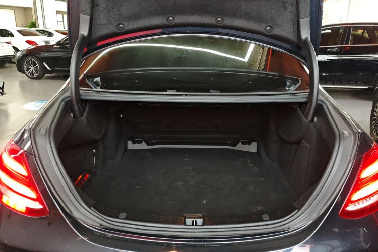 奔驰E级 2017款 E 200 运动型机舱底盘23