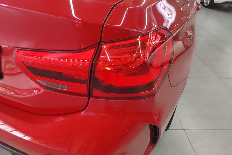 宝马1系 2021款 改款 120i M运动版车身外观9