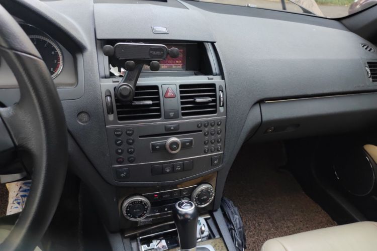 奔驰C级 2010款 C 200 CGI 时尚型中控内饰16