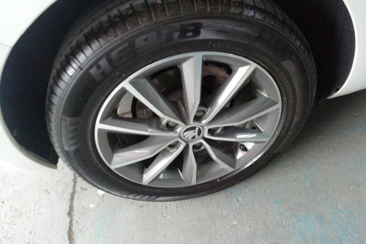 斯柯达 明锐 2020款 1.5L 自动智行豪华版车身外观6008