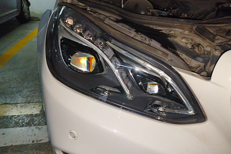 奔驰E级 2015款 E 260 L 运动豪华型车身外观8