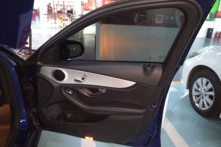 奔驰C级 2019款 C 260 运动版中控内饰42