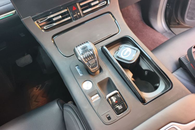 广汽传祺 传祺M8 2024款 大师系列 400T 至尊版中控内饰18