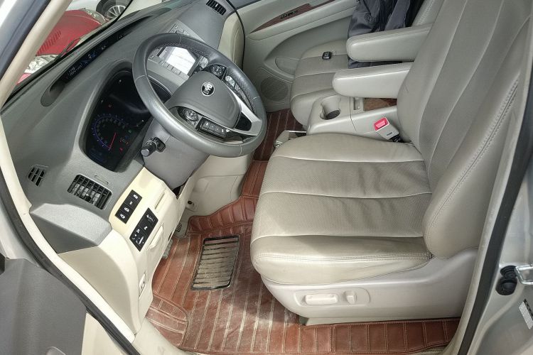 比亚迪M6 2015款 2.4L 自动尊贵版局部细节19