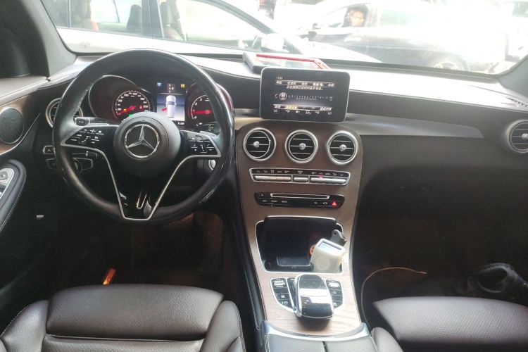 奔驰GLC 2018款 GLC 300 4MATIC 动感型中控内饰7002