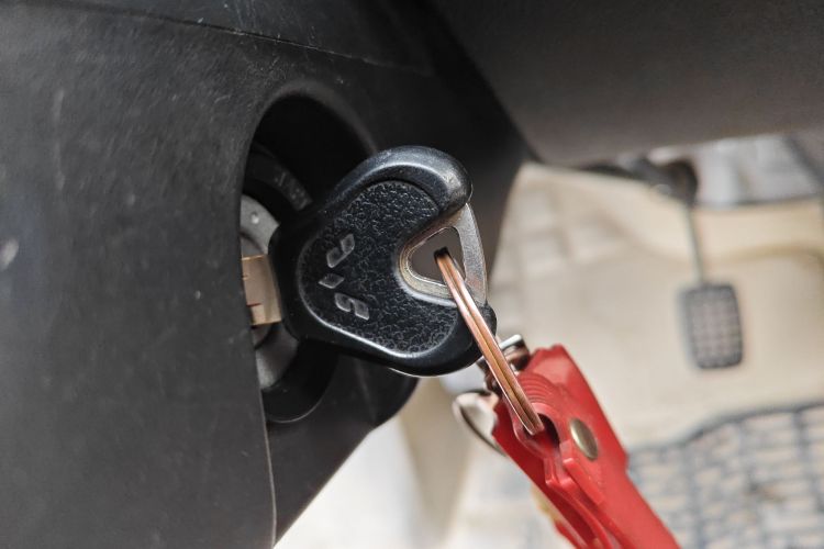 五菱汽车 五菱之光 2015款 1.2L 标准型LSI中控内饰11