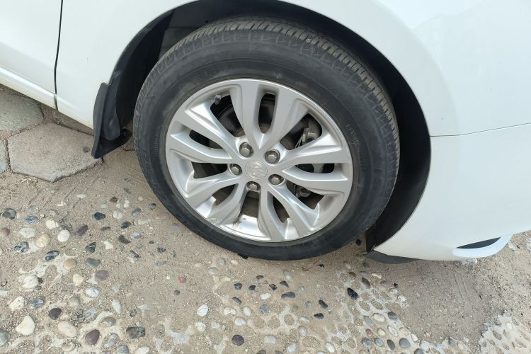 别克 英朗 2021款 改款 典范 1.5L 自动精英型车身外观10