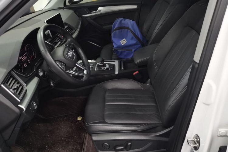 奥迪Q5L 2020款 40 TFSI 荣享时尚型中控内饰19