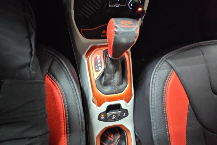 Jeep 自由侠 2016款 1.4T 自动高能版局部细节18