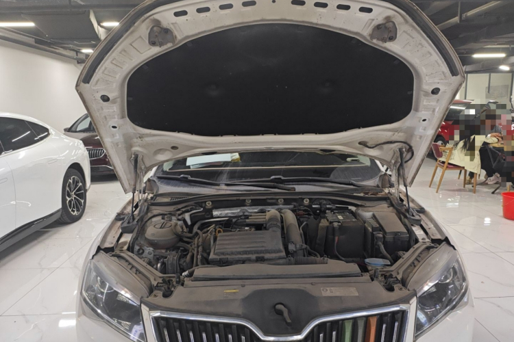 斯柯达 速派 2016款 TSI280 DSG创行版机舱底盘24