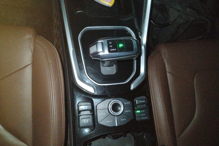 哈弗H6 2017款 红标 2.0T 自动两驱智尚型中控内饰18