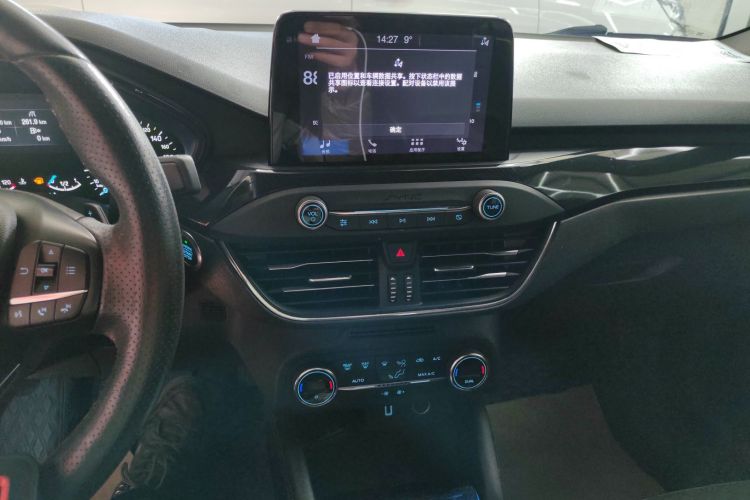 福特 福克斯 2019款 三厢 EcoBoost 180 自动ST Line中控内饰16