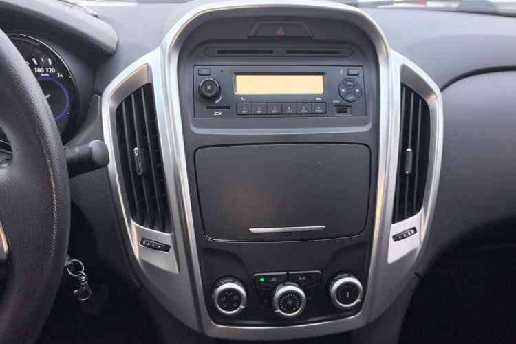 江铃 宝典 2020款 2.5T柴油两驱舒享版标轴JX4D25A6L局部细节16