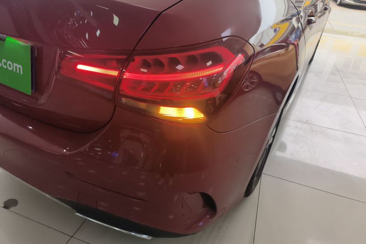 奔驰A级 2020款 改款二 A 180 L 运动轿车车身外观9