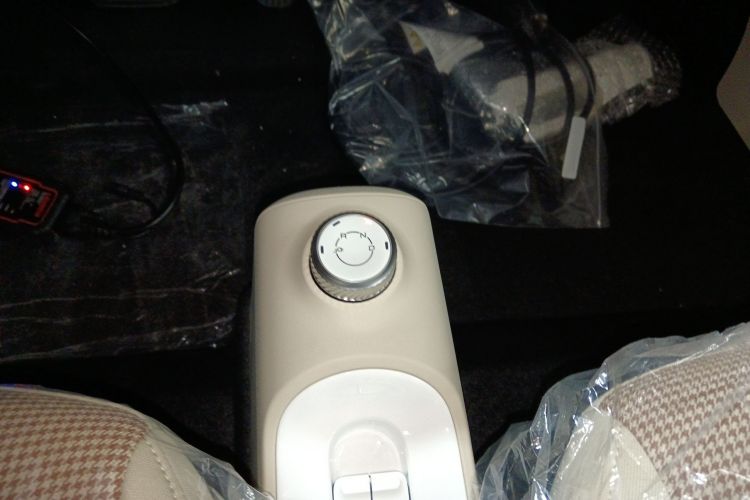 五菱汽车 宏光MINIEV 2024款 第三代 215km 青春版中控内饰18