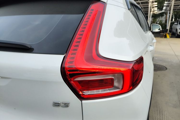 沃尔沃XC40 2024款 B3 智远豪华版车身外观9