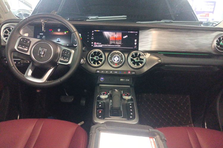 坦克300 2024款 2.0T 穿越者中控内饰12