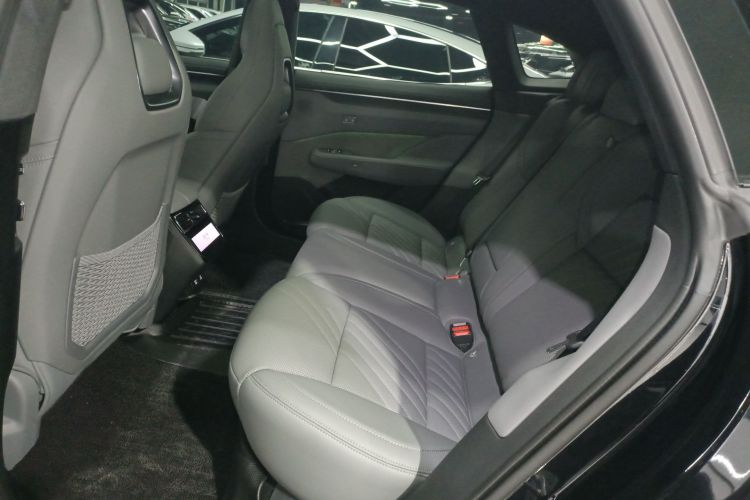 极氪001 2025款 WE版 100kWh 后驱中控内饰7004