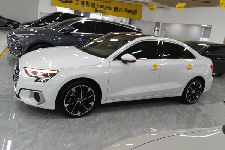 奥迪A3 2023款 改款 A3L Limousine 35 TFSI 豪华致雅型车身外观4