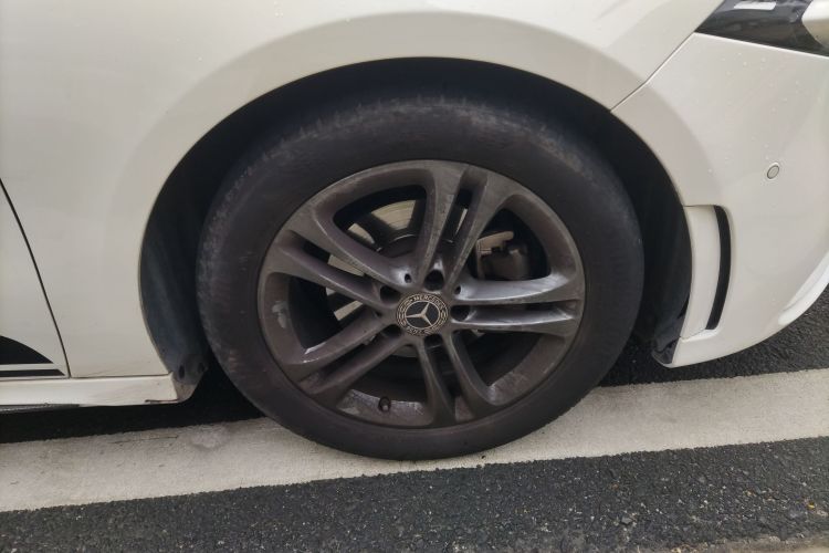 奔驰A级 2021款 A 180 L 运动轿车车身外观10