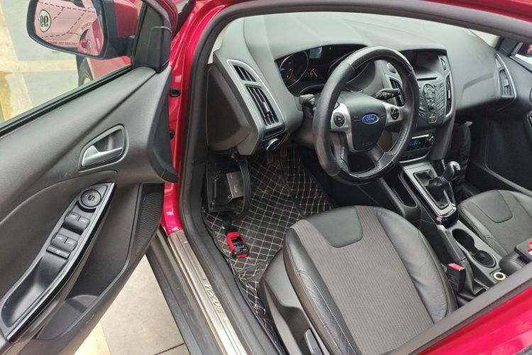 福特 福克斯 2012款 两厢 1.6L 手动风尚型中控内饰7003