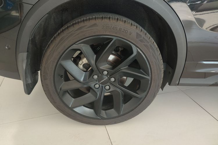 领克01 2021款 2.0TD 四驱暗夜版车身外观56