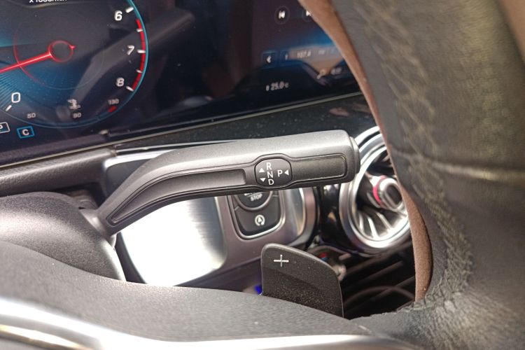 奔驰GLB 2021款 GLB 200 动感型中控内饰18