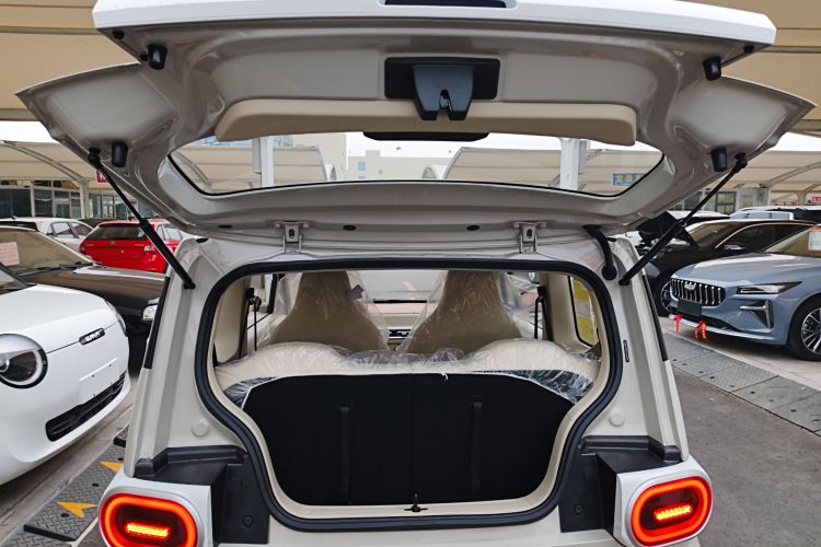 五菱汽车 宏光MINIEV 2024款 第三代 215km 青春版机舱底盘23