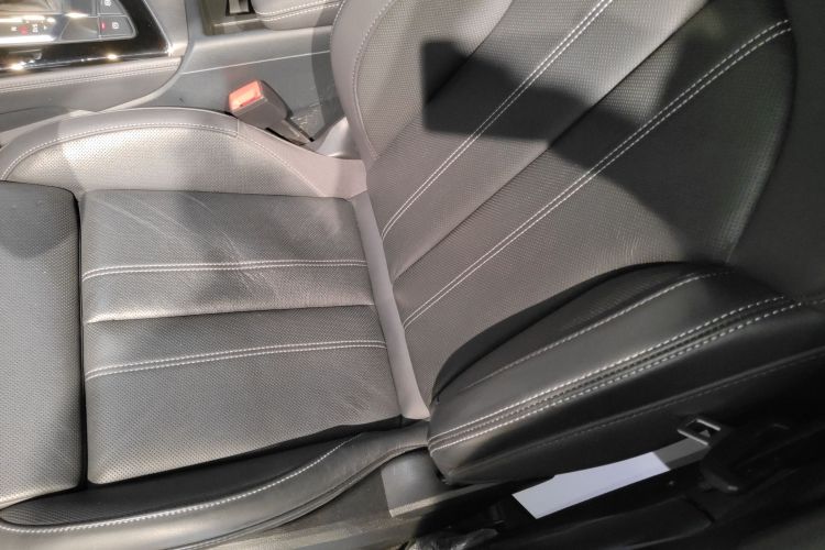 奥迪A4L 2024款 40 TFSI 豪华动感型中控内饰19