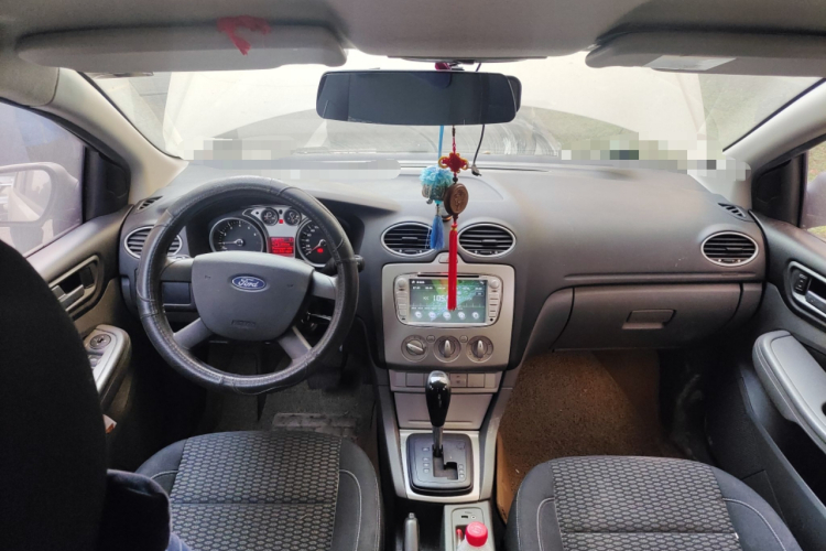 福特 福克斯 2013款 两厢经典 1.8L 自动基本型中控内饰12