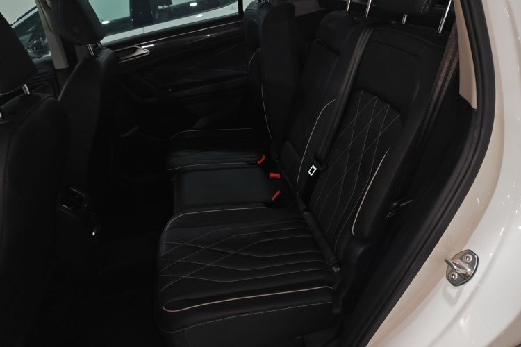 大众 途观L 2024款 出众款 330TSI 自动两驱R-Line龙耀版中控内饰7004