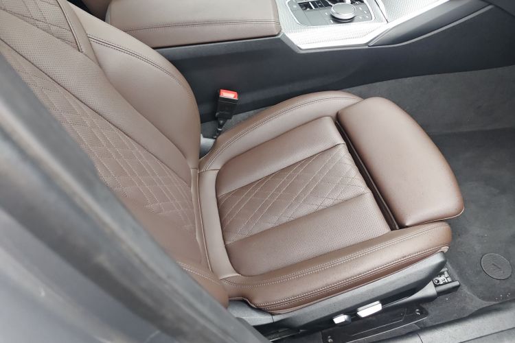 宝马3系 2023款 330i M运动曜夜套装局部细节41