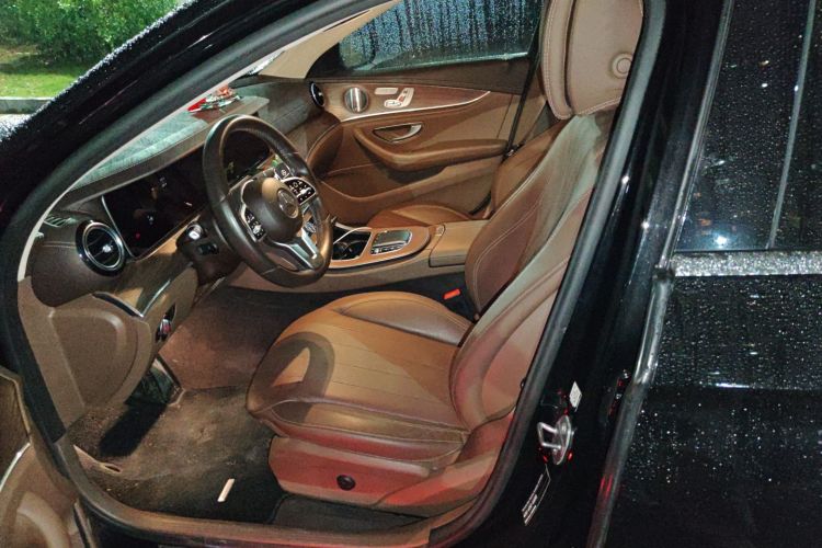 奔驰E级 2020款 E 300 L 豪华型中控内饰19