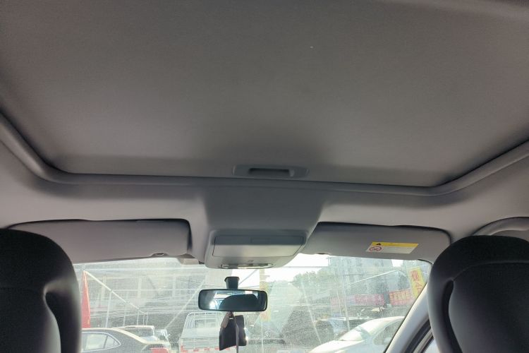 标致3008 2015款 2.0L 自动潮流版中控内饰22