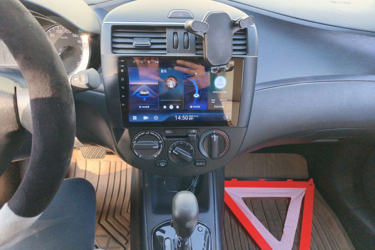 日产 骐达TIIDA 2014款 1.6L CVT舒适型中控内饰16