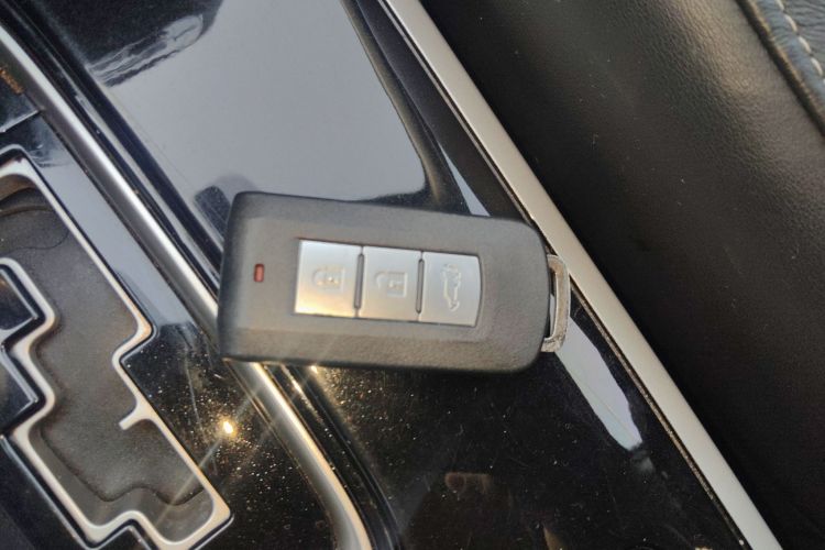 三菱 欧蓝德 2019款 2.4L 四驱致享版 5座 国V中控内饰11