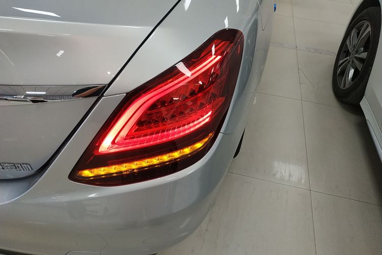 奔驰C级 2019款 改款 C 260 L车身外观9