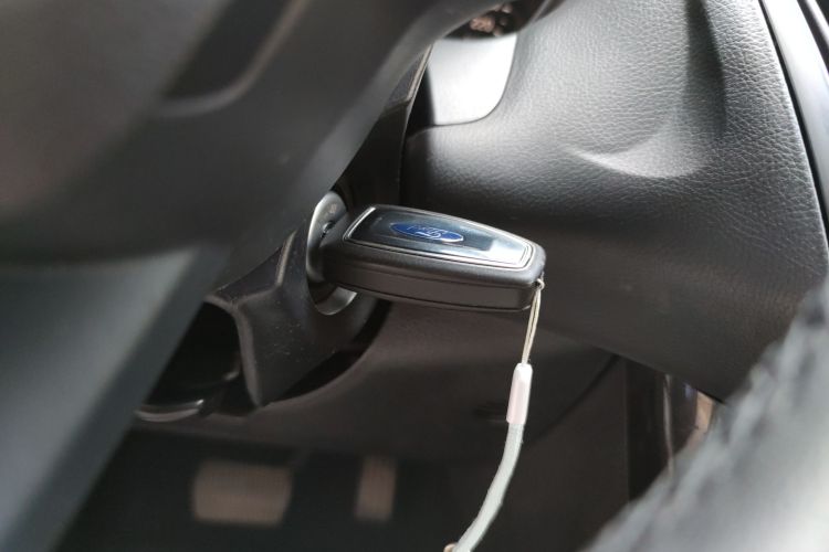 福特 福克斯 2018款 三厢经典 1.6L 自动风尚型智行版中控内饰11