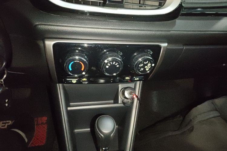 丰田 YARiS L 致炫 2016款 改款 1.5G CVT炫动版局部细节16