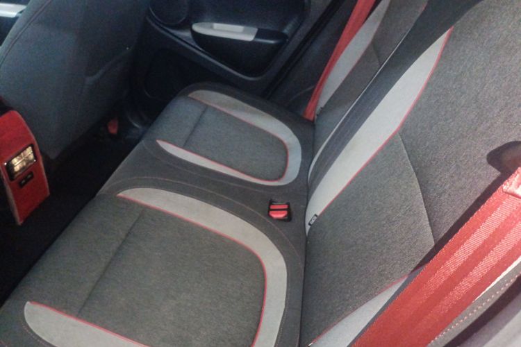 欧拉黑猫 2019款 301km 标准版中控内饰7004