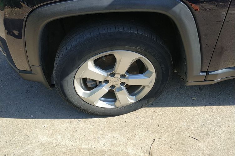 Jeep 指南者 2020款 220T 自动领先版车身外观6007