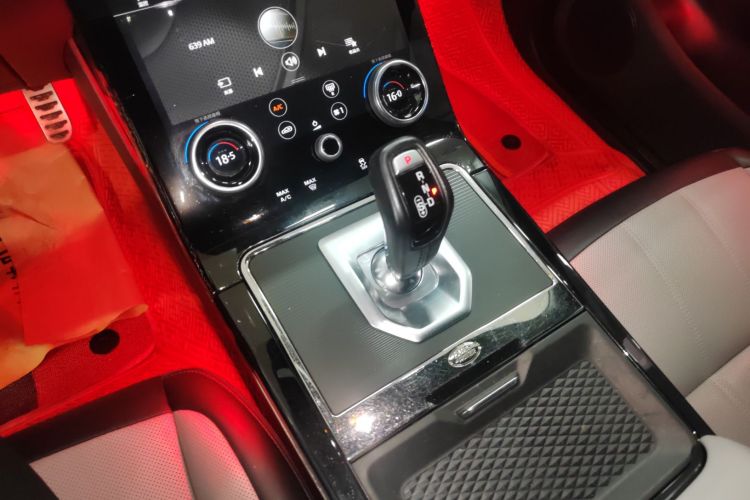 路虎 揽胜极光 2020款 249PS R-DYNAMIC SE 运动科技版中控内饰18