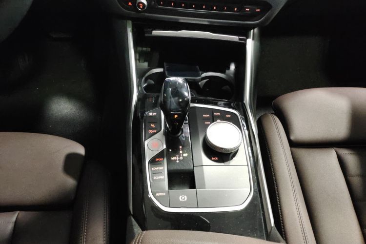 宝马3系 2020款 320i 运动套装中控内饰18