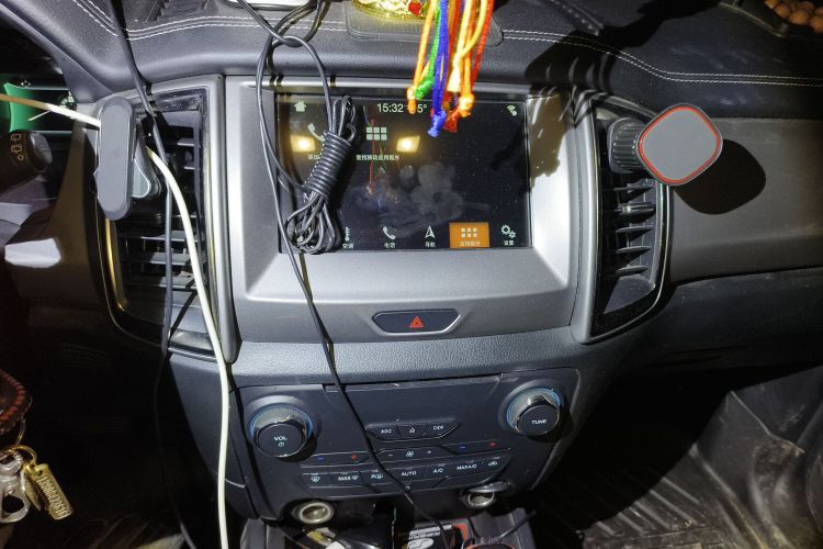 福特 撼路者 2017款 2.0T 汽油自动四驱豪华版 5座中控内饰16