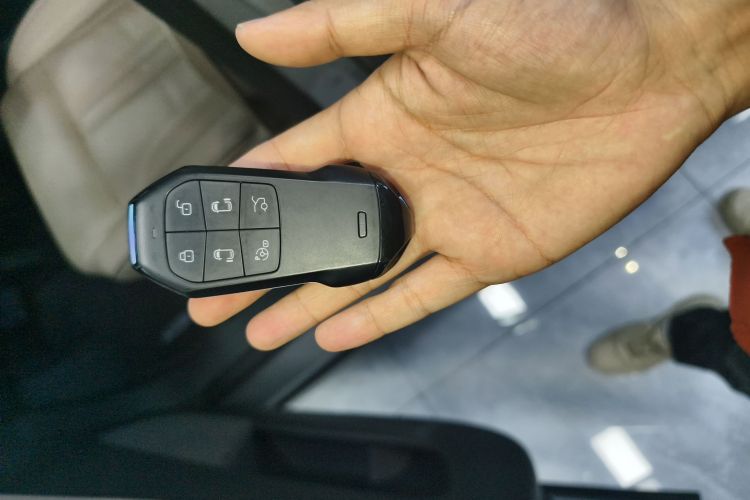 小鹏X9 2025款 650长续航 Max中控内饰7001