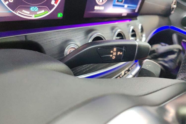 奔驰E级 2019款 E 260 L 运动型中控内饰18