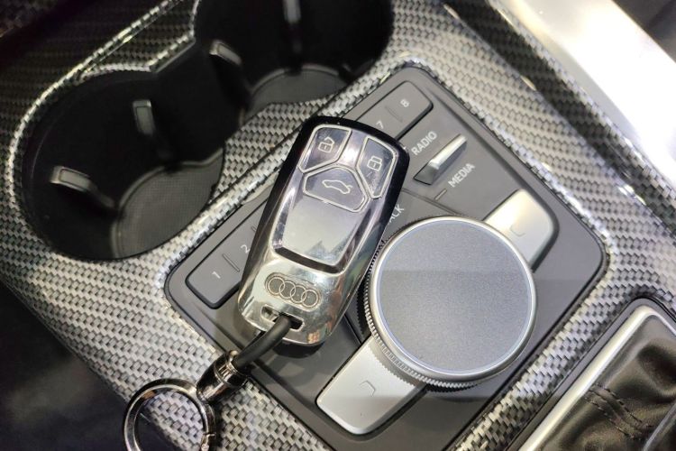 奥迪A4L 2018款 30周年年型 40 TFSI 时尚型中控内饰11