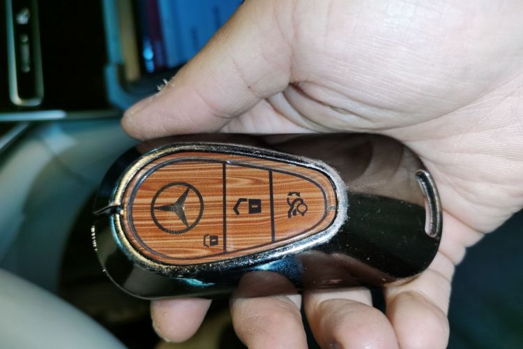 奔驰EQE SUV 2024款 500 4MATIC 豪华版中控内饰11